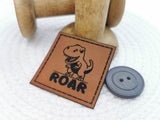 Kunstleder-Label, Lederlabel, Kunstleder-Patch, Lederpatch, 4x4cm, cognac, braun, T-Rex, Dino, Dinosaurier