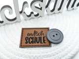 Kunstleder-Label, Lederlabel, Kunstleder-Patch, Lederpatch, 4x3cm, cognac, Hurra endlich Schule, Einschulung, Schulkind, erster Schultag