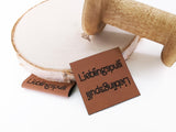 Kunstlederlabel, Kunstleder Label, Knickmich, Knicklabel, PU, braun, 4x4cm, cognac, weich, für Seitennaht, Nahtlabel, Lieblingspulli