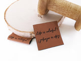 Kunstlederlabel, Kunstleder Label, Knickmich, Knicklabel, PU, braun, 4x4cm, cognac, weich, für Seitennaht, Nahtlabel, Life is colorful
