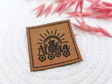 Kunstleder-Label, Lederlabel, Kunstleder-Patch, Lederpatch, 4x4cm, cognac, braun, Urlaub, Sommer, Aloha, Blumen, Sonne